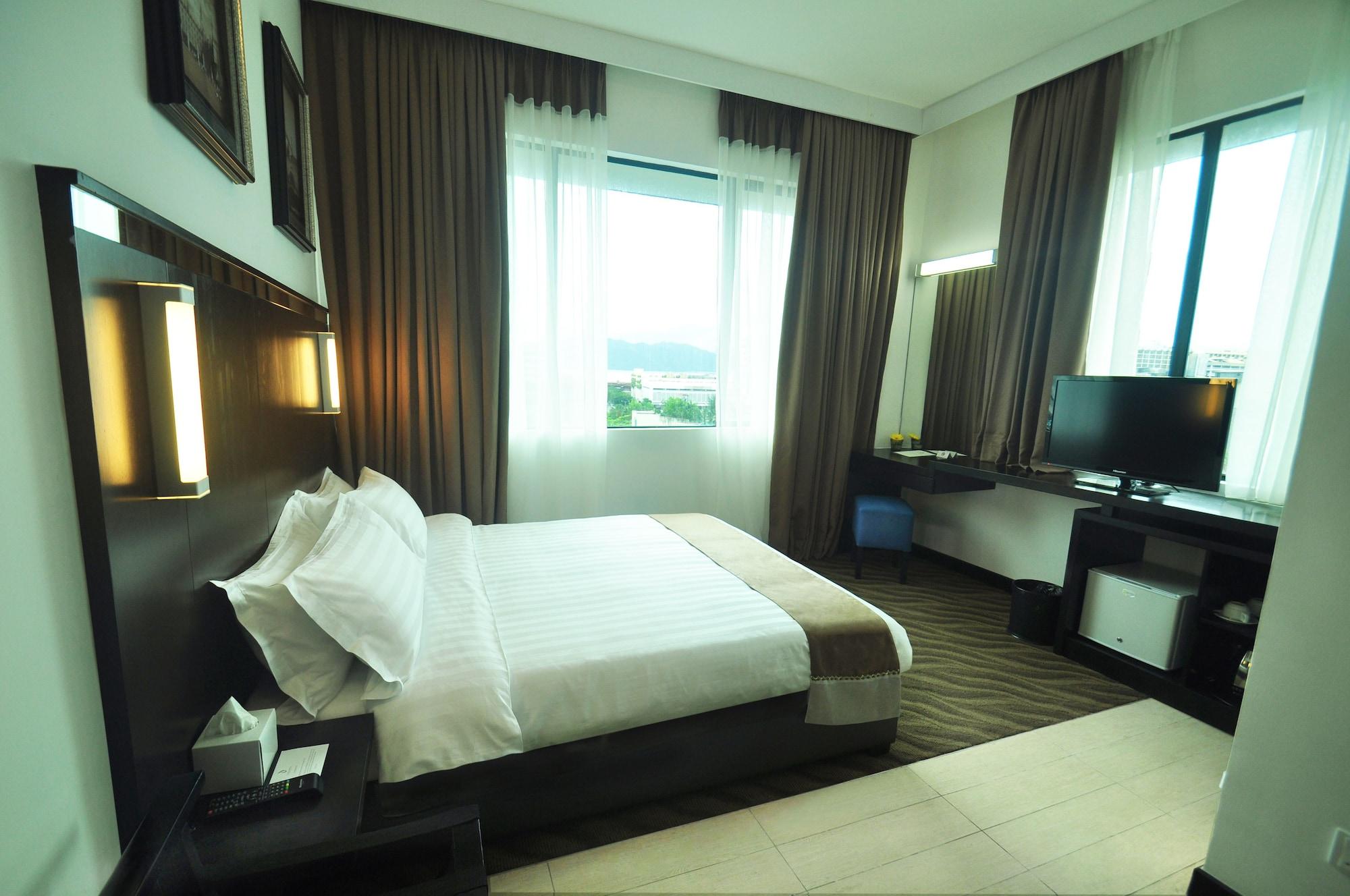 Dreamtel Kota Kinabalu Hotel Exterior photo