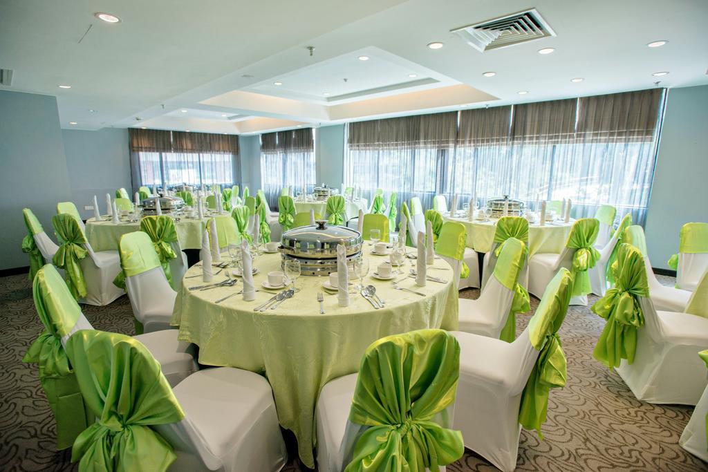 Dreamtel Kota Kinabalu Hotel Exterior photo