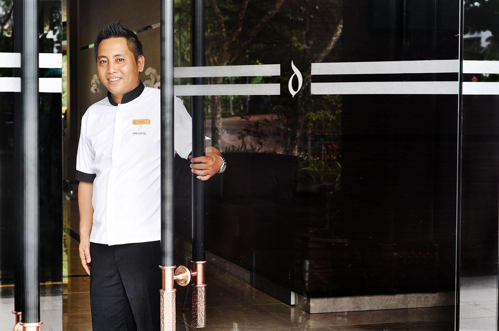 Dreamtel Kota Kinabalu Hotel Exterior photo