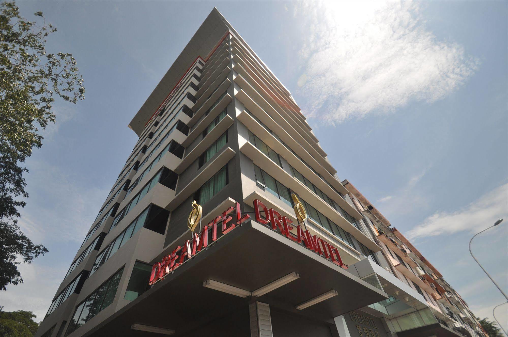 Dreamtel Kota Kinabalu Hotel Exterior photo